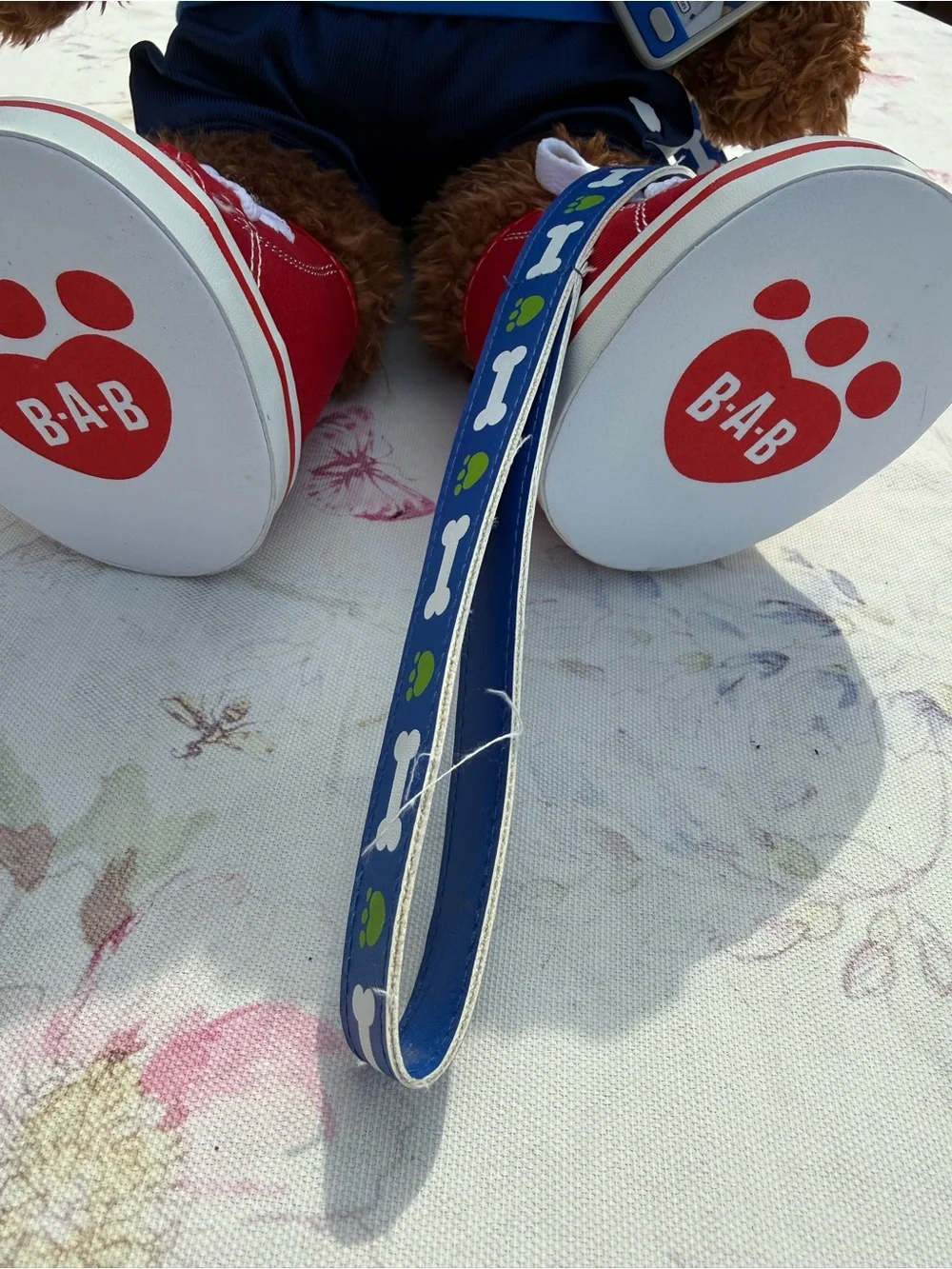 Build- A- Bear Pet Plush vacation pup with leash and cellphone